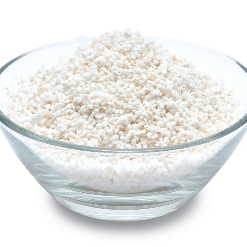 Perlit-ogrodniczy-ukorzeniacz-spulchniacz-podloza-do-roslin